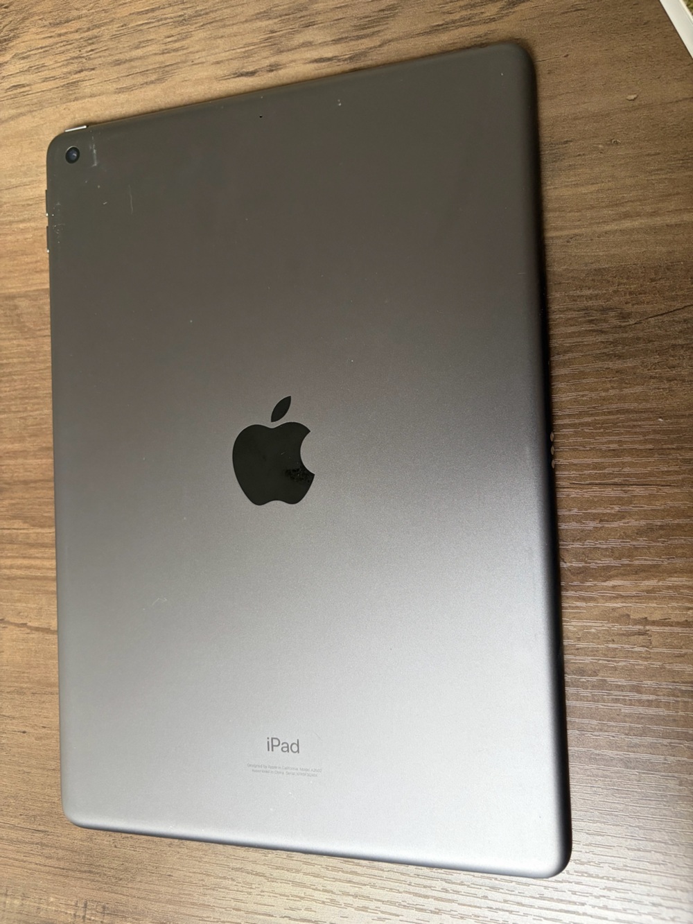 Apple iPad 9th Generation 64GB Wi-Fi Space Gray – For Parts